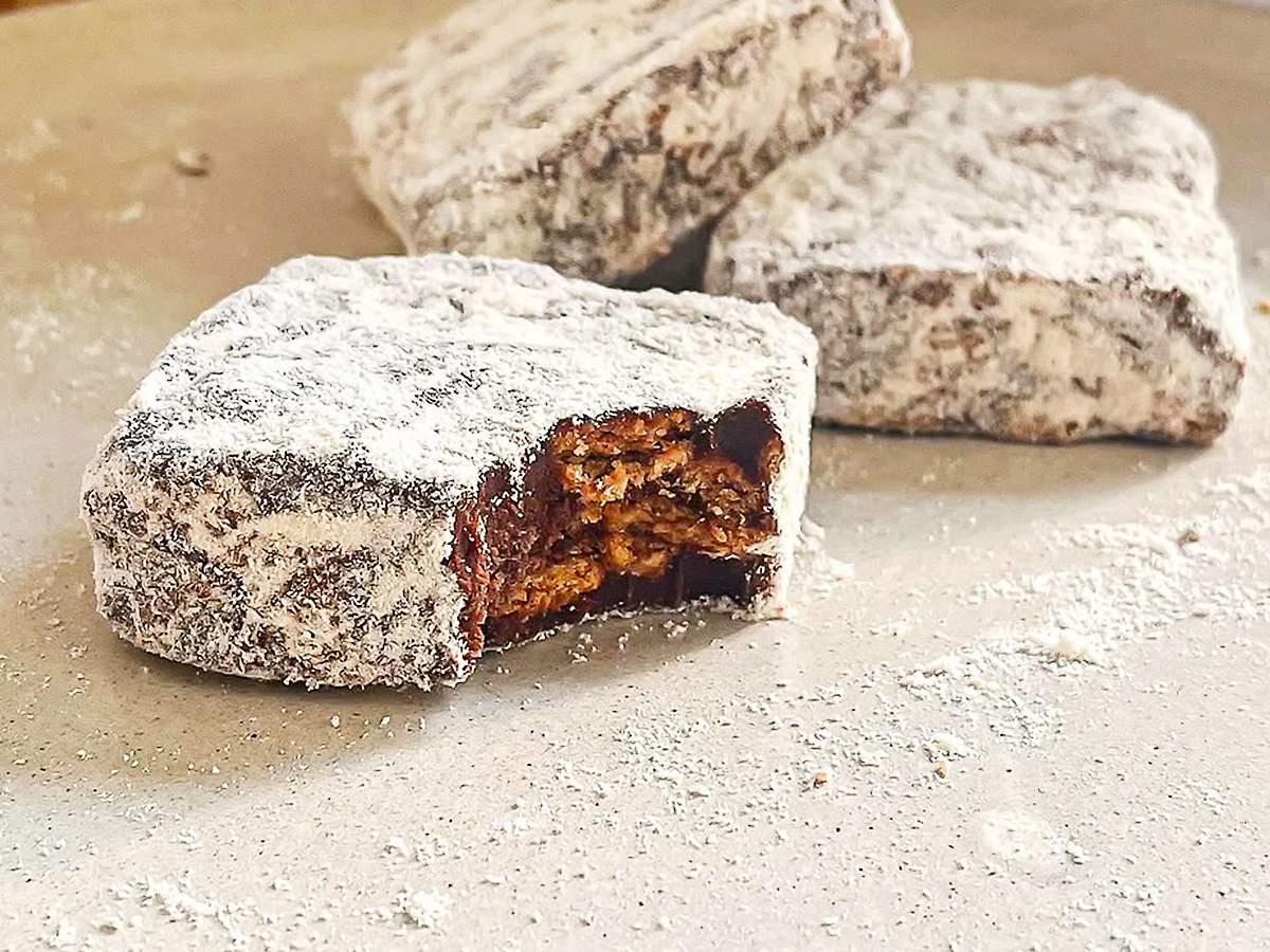 Palha italiana tradicional cortada em quadrados